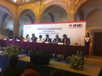 Realizan debate entre candidatos a diputados federales