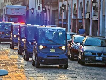 Entrega Aguilar patrullas eléctricas