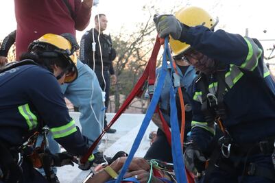 Rescatan a un hombre tras sufrir descarga eléctrica en azotea