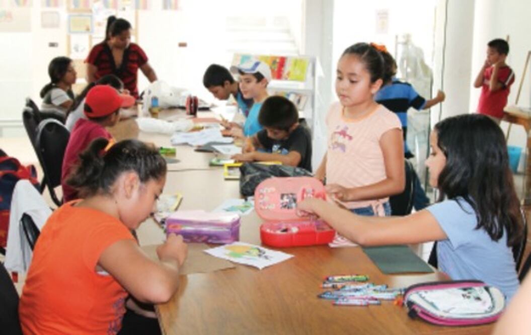 Dan taller de verano a niños en una biblioteca jalpense
