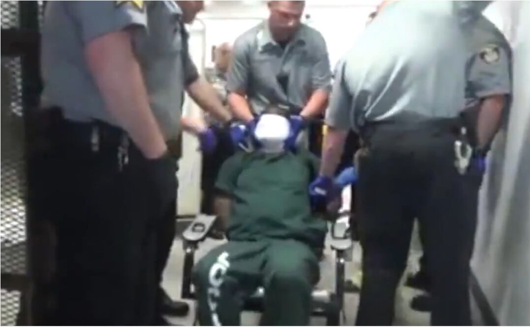 Viralizan video de preso que murió atado por policías en EU