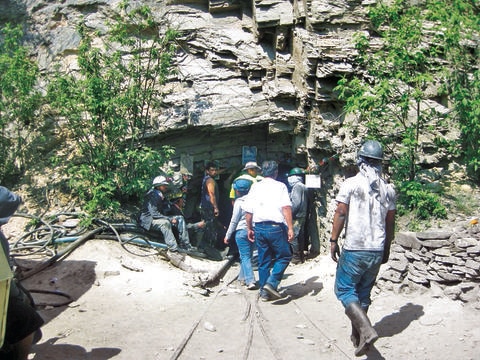 Regularizar sector minero beneficia