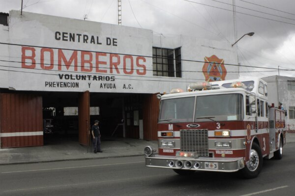 Carecen bomberos de personal