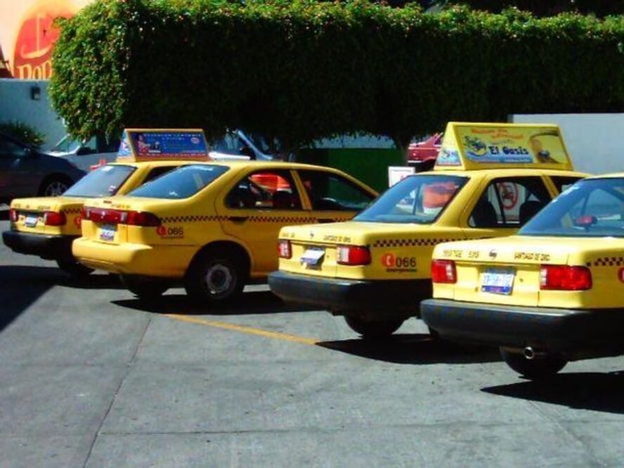 Otorgan mil 821 solicitudes para taxi y servicio mixto