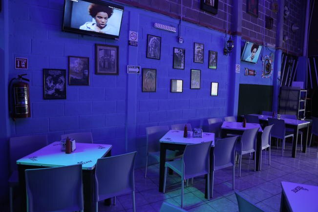 Desde mitad de semana, el sitio cuenta con música en vivo y hasta un imitador de Juan Gabriel que amenizan la noche. (FOTOS: GONZALO IBAÑEZ. EL UNIVERSAL)