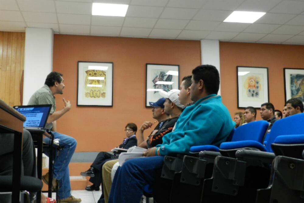 Capacitarán a choferes de transporte público