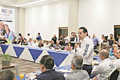 Panista ofrece a obreros vivienda