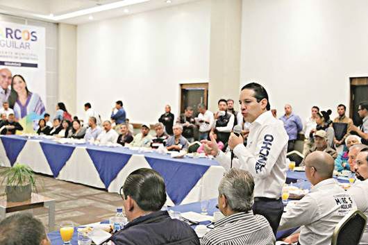 Panista ofrece a obreros vivienda