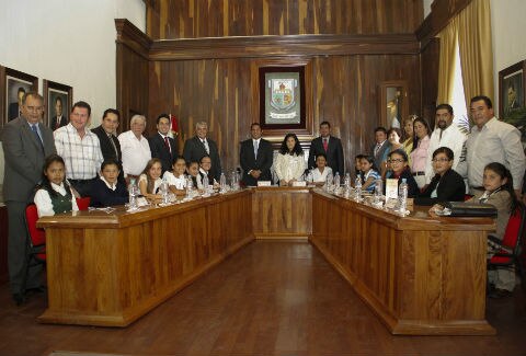 Asumen niños gobierno en SJR