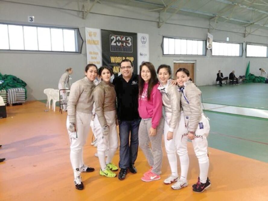 Pliego y las esgrimistas en sitio 12  