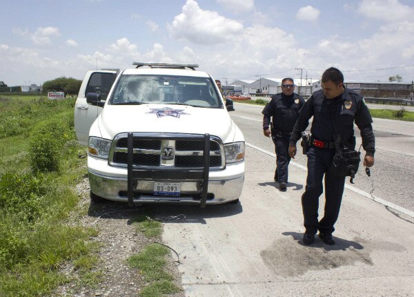 Recuperan Policía Federal camioneta robada