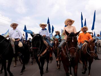 Mil jinetes se suman a cabalgata en El Marqués