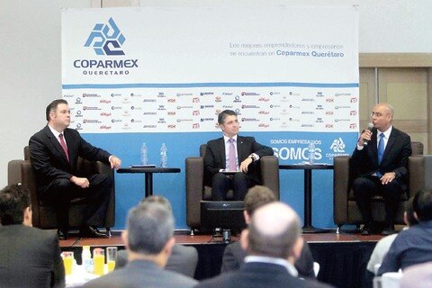 Candidatos exponen planes a empresarios