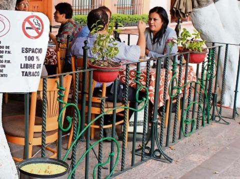 Realizan sondeo para modificar ley antitabaco