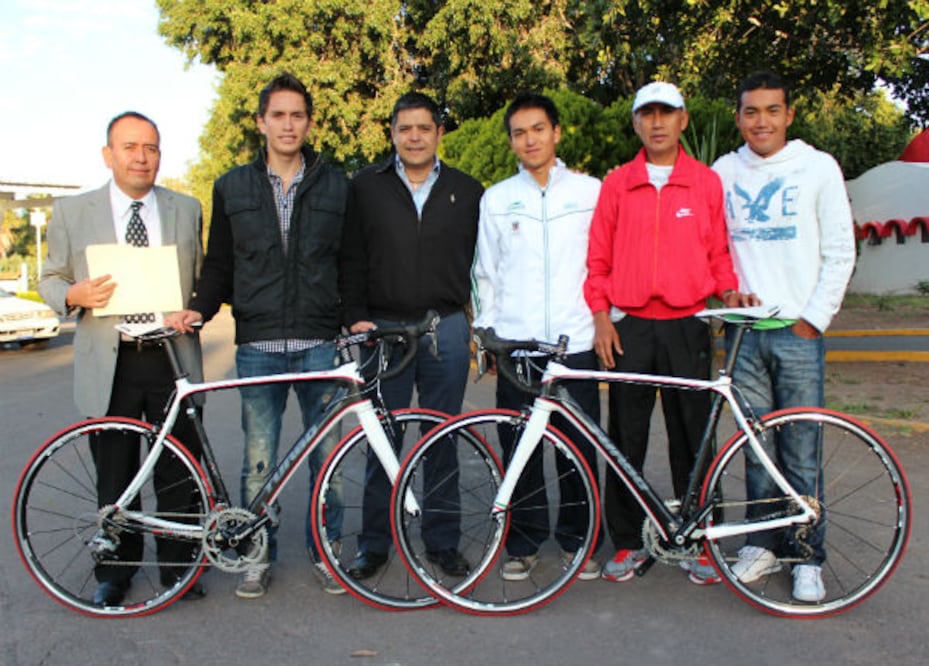 INDEREQ entrega bicicletas a seleccionados