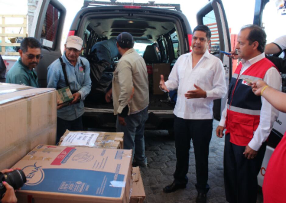 INDEREQ entrega víveres a la Cruz Roja