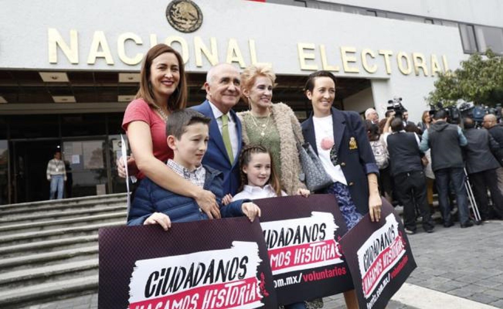 Ferriz formaliza ante INE interés por candidatura presidencial independiente