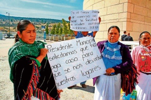 Solicitan espacio para  vender sus artesanías