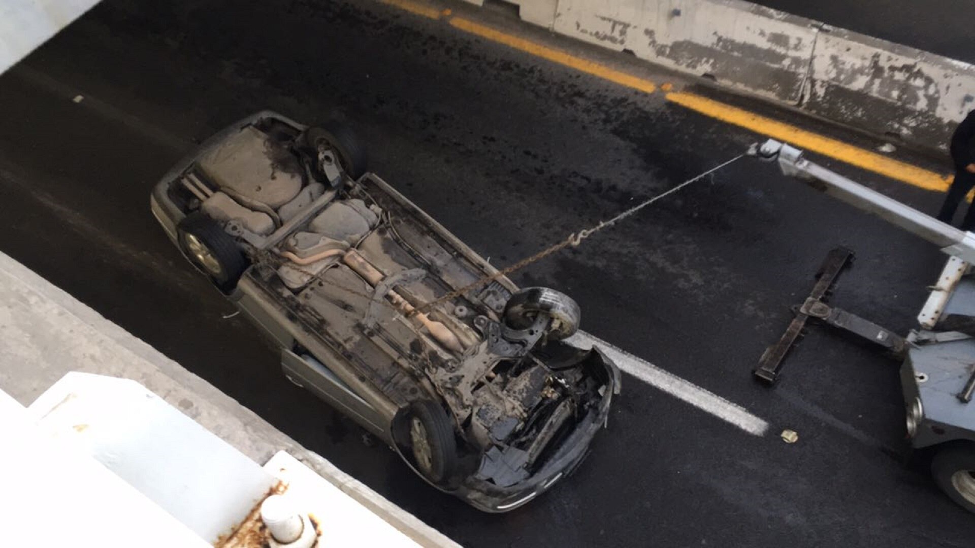 Vuelca automóvil en el sur poniente