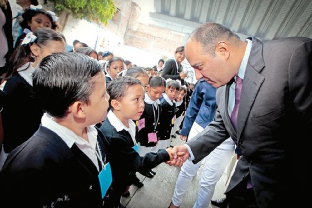 Loyola entrega obras de infraestructura