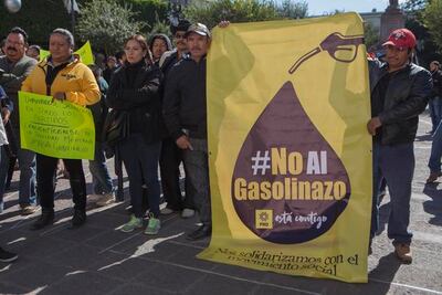 Marchan simpatizantes del PRD contra gasolinazo