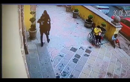 En plena misa, sujetos roban a un feligrés queretano en la iglesia de San Isidro