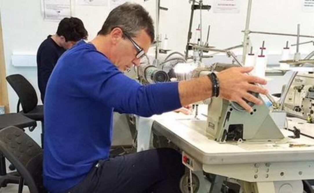 Antonio Banderas se relaja diseñando