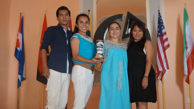 En la UAQ existen 300 estudiantes que hablan siete lenguas indígenas y este proye cto pretende incluirlos en un grupo donde se resignifique el sentido de la identidad. (ESPECIAL)