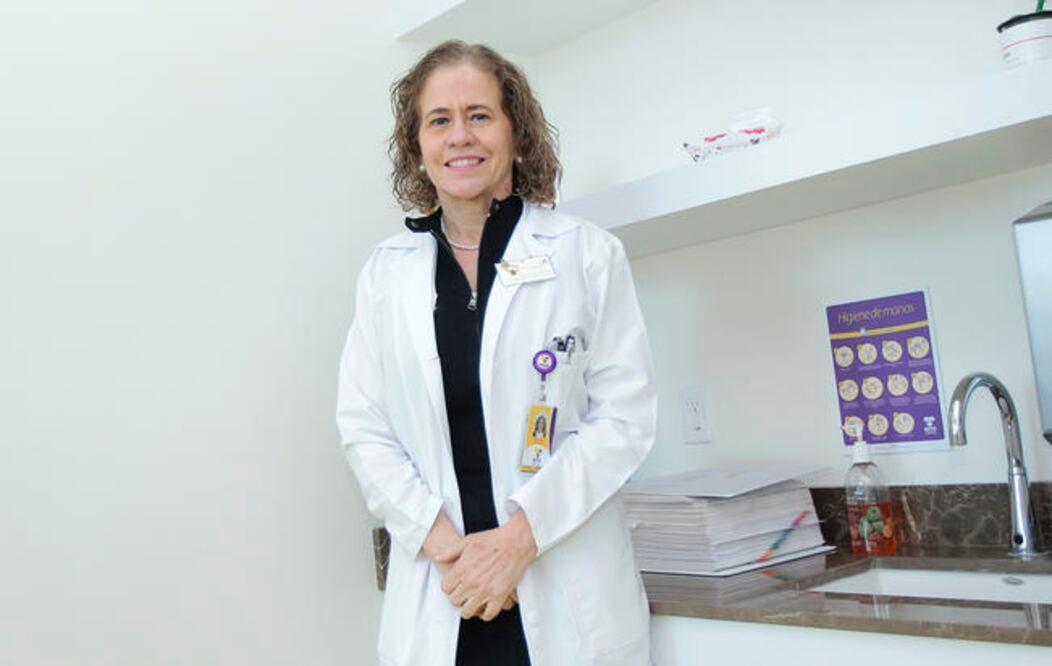 Andrea Ellis Irigoya, subdirectora de Oncología del HITO, lleva más de 30 años en la medicina; los primeros niños que trató, aún la buscan para saludarla (LUIS SÁNCHEZ. ELUNIVERSAL)