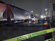 Muere motociclista arrollado por el tren en Querétaro; habría intentado ganarle el paso
