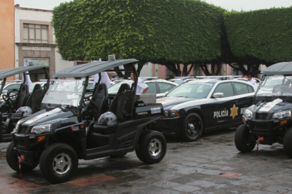 Entregan patrullas a Querétaro