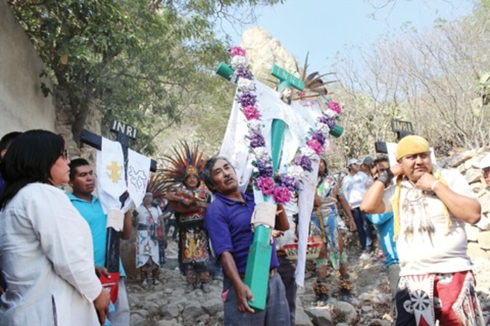 Bernal festeja la Santa Cruz