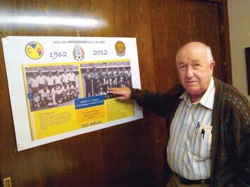 Dos pumas de raza pura