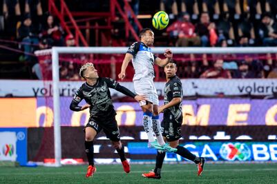 Gallos Blancos suma un punto en la frontera