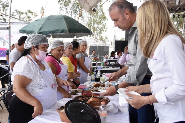 Reconocen a las mejores cocineras del Día del Pollo
