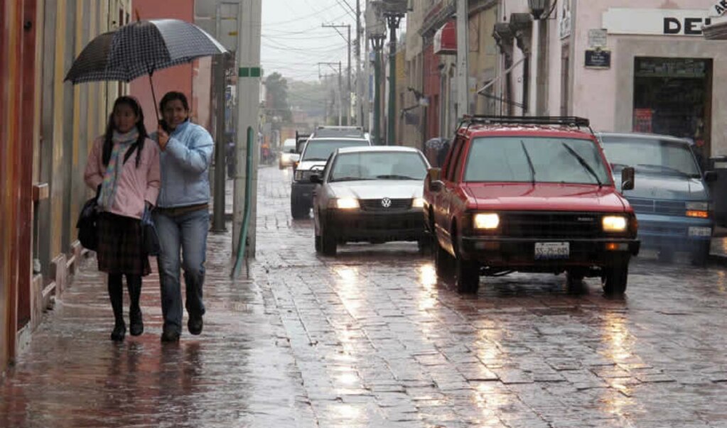 Mantienen operativo por precipitaciones