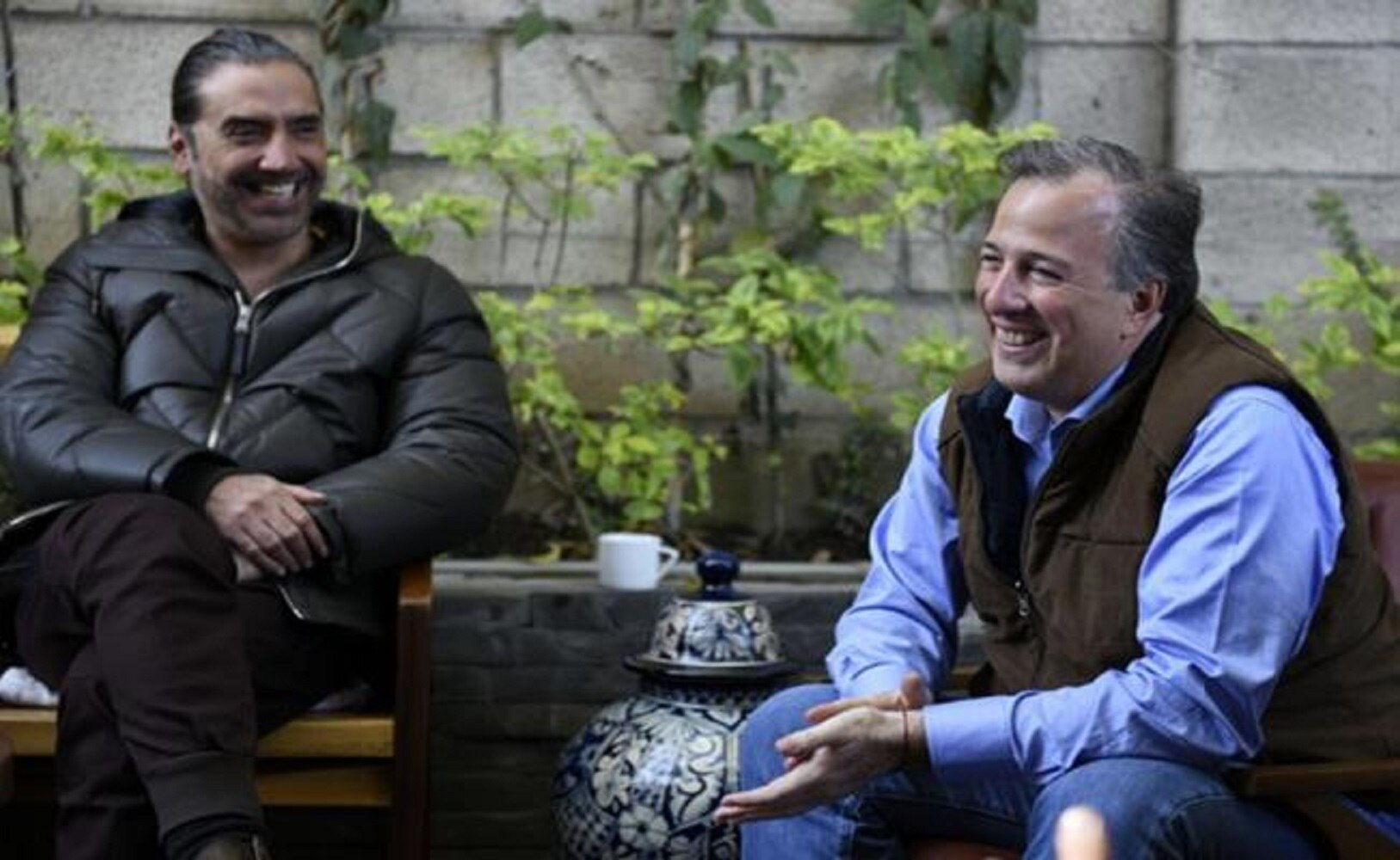 Meade se reúne en privado con Alejandro Fernández
