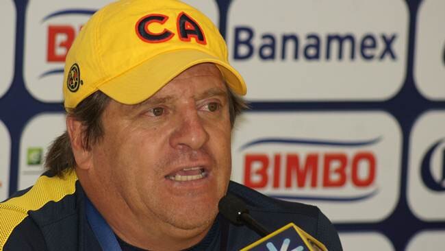 Defiende “El Piojo” estrategia para ganar el Clásico Nacional