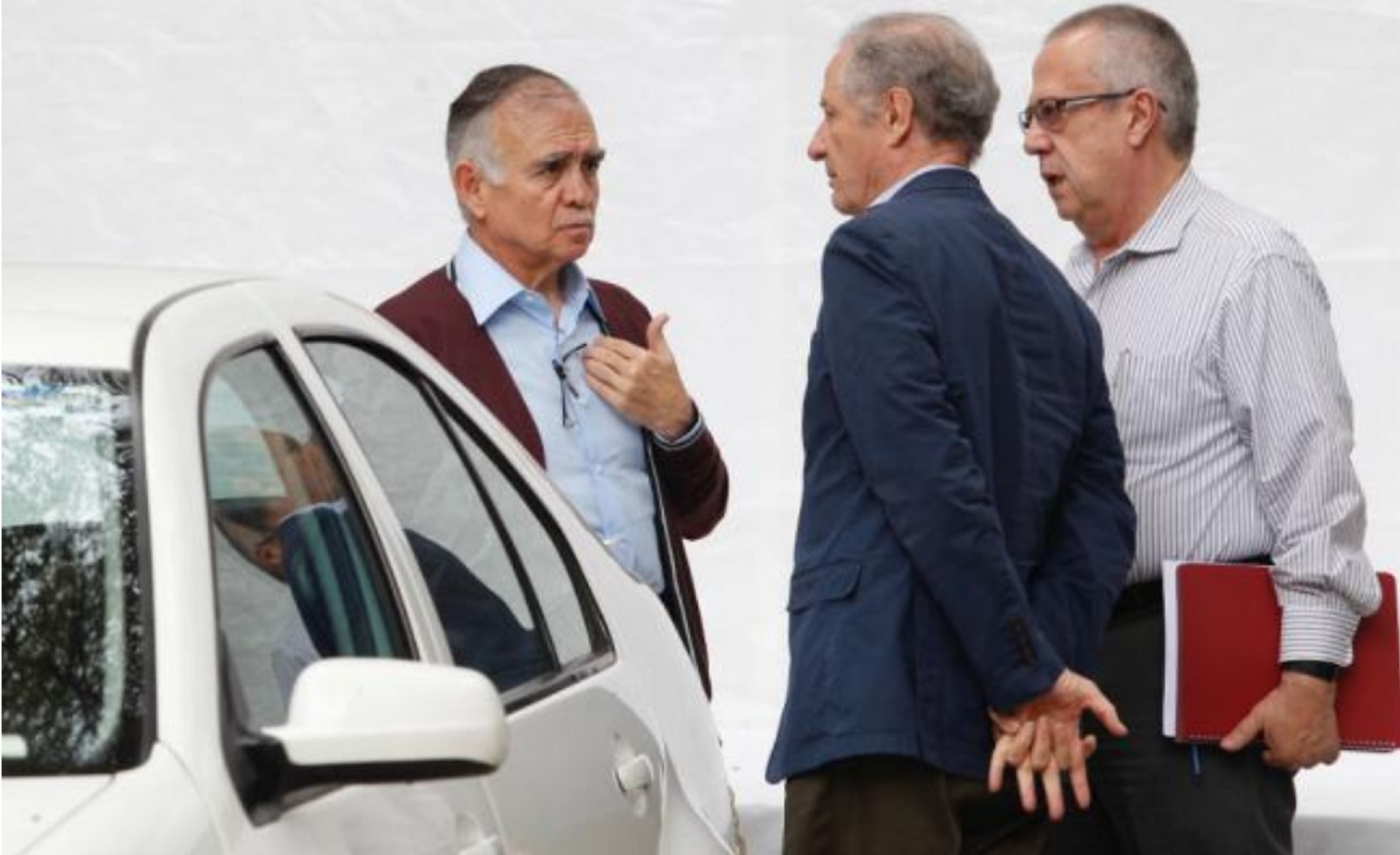 AMLO crea comisión para dialogar con inversionistas del NAIM