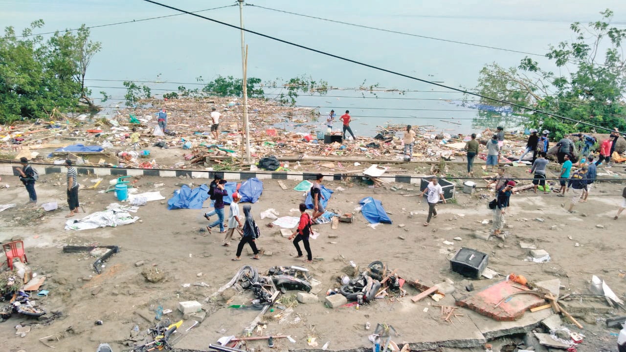 Elevan a 384 el número de muertos por los sismos y el tsunami en Indonesia