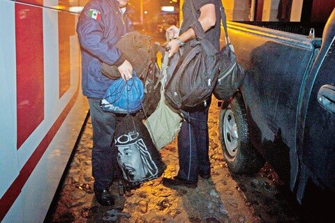 Detienen a hombre por portar droga