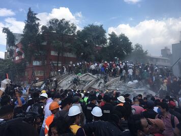 Suman 120 muertos tras sismo de 7.1 grados