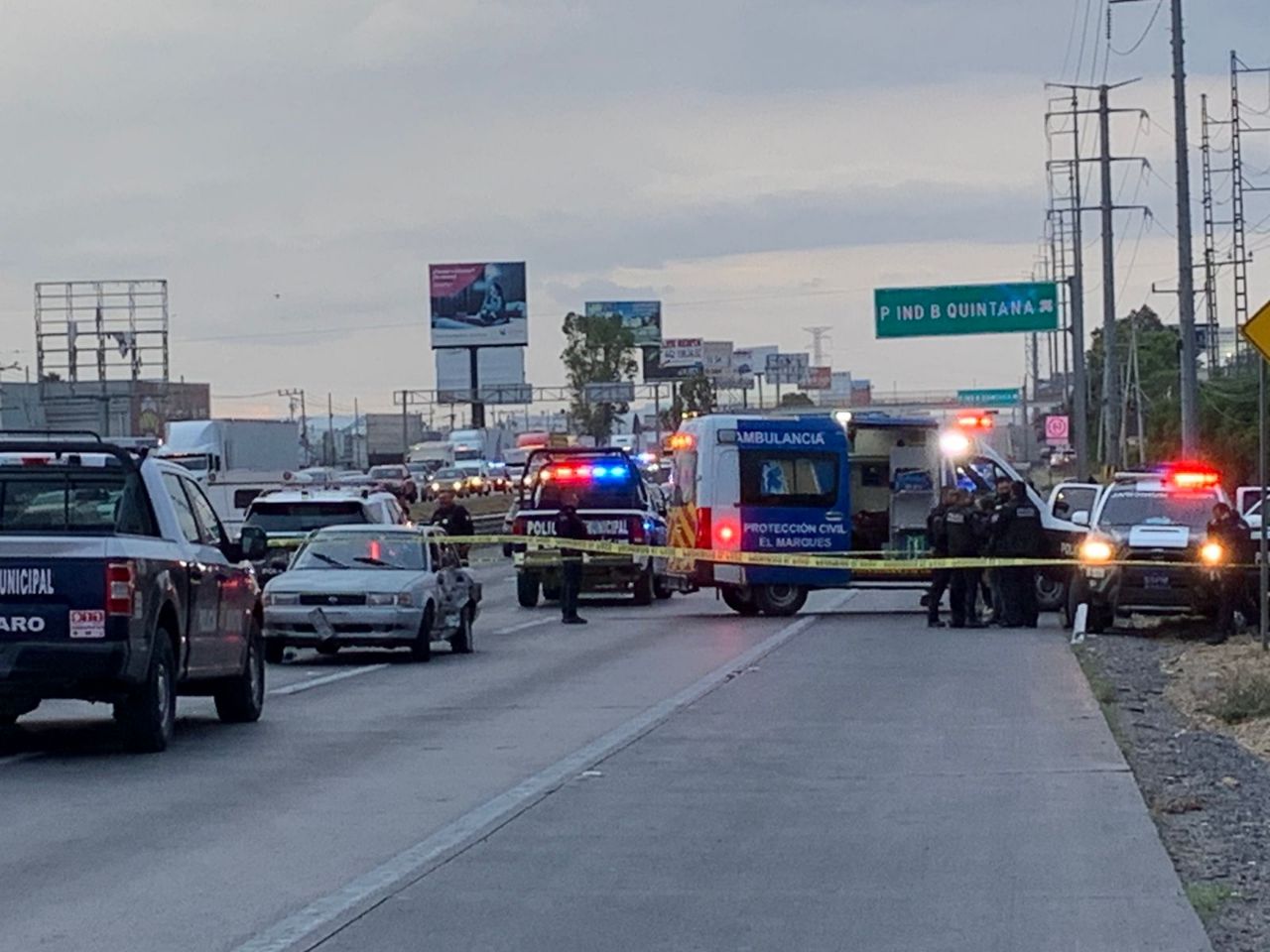 La autopista México-Querétaro se encuentra detenida, tras persecución policiaca a presuntos homicidas
