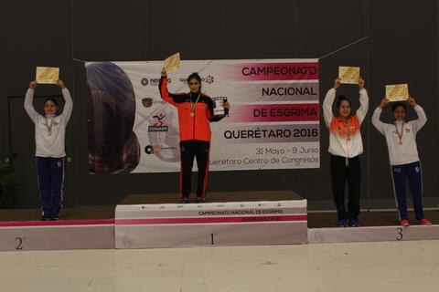 Paola Pliego se proclama reina en casa