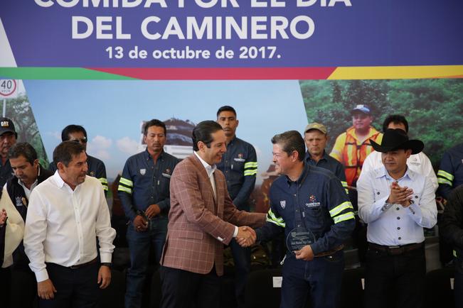 FDS festeja a trabajadores en el Día del Caminero