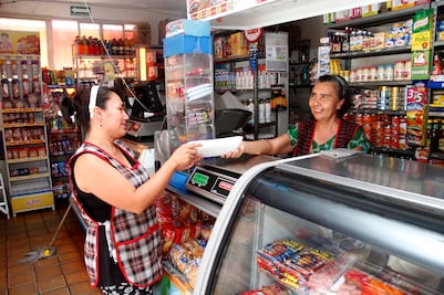 Incumplen prohibición de bolsas 15% de negocios