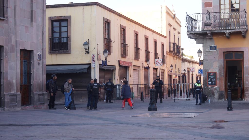 El Centro Histórico de Querétaro amanece con calles cerradas
