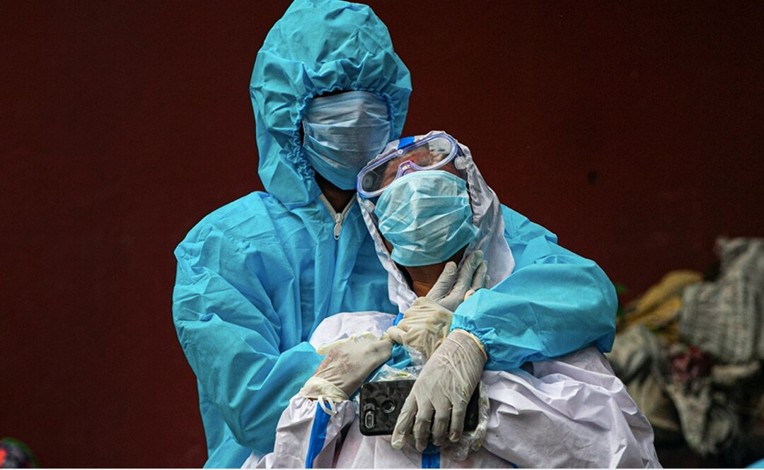 El drama en India en una foto; Covid ha matado a más de 75 mil en ese país