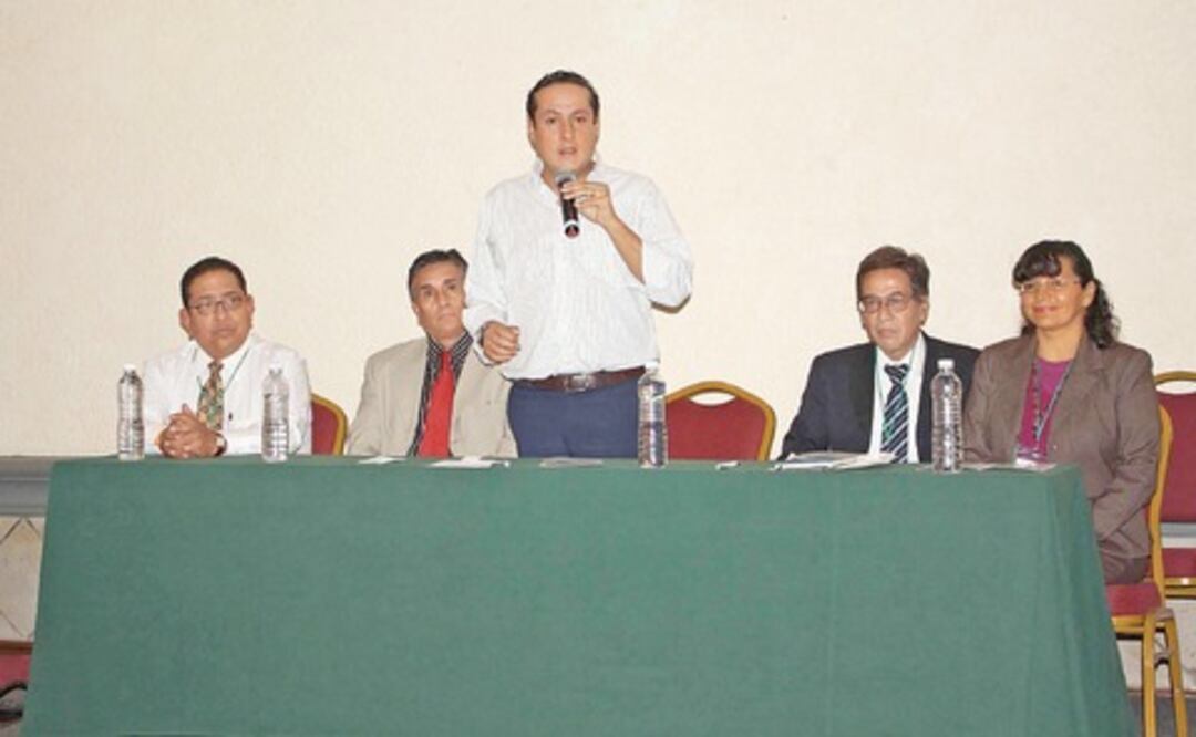 Capacita IMSS a delegados del país