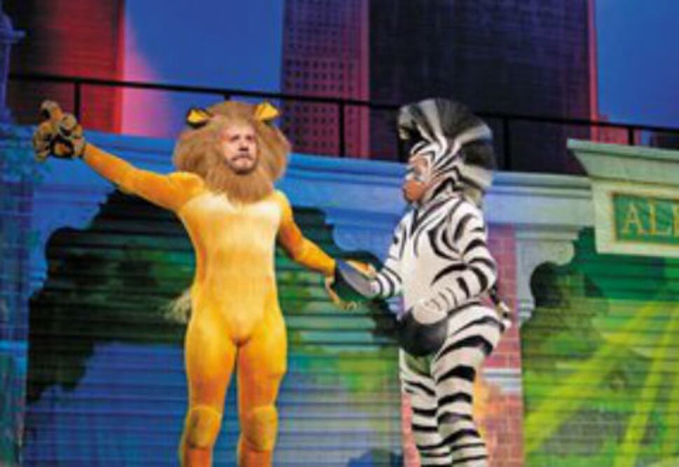 Los niños mueven el bote